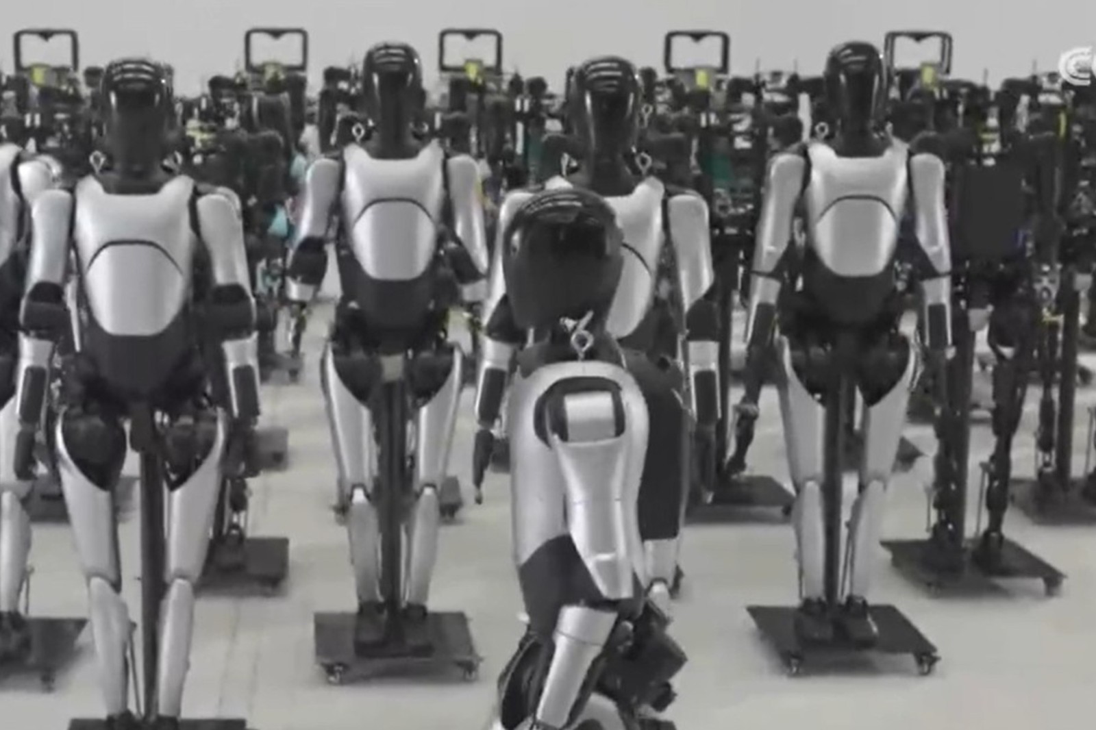 央视报道！揭秘快盈VIII机器人量产超级工厂